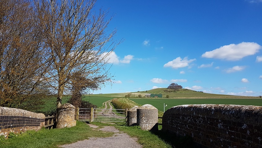 Walkl-14-Woodborough-Hill-from-Canal-Bridge-c